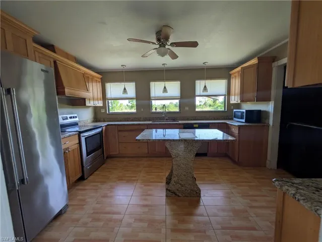 925 Foxdale Ave, Lehigh Acres, Florida 33974