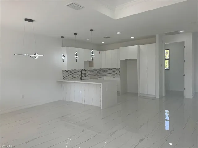 52  Xelda S AVE, Lehigh Acres, FL 33976