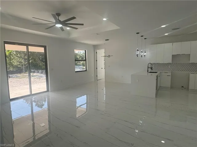 52  Xelda S AVE, Lehigh Acres, FL 33976