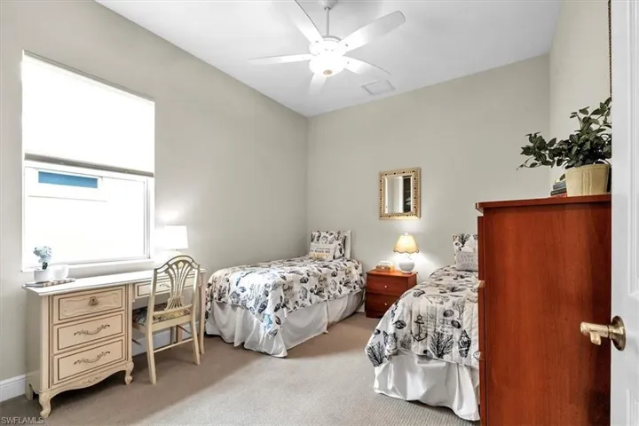 Guest bedroom  with twin beds