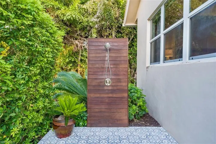 Spa-like outdoor shower