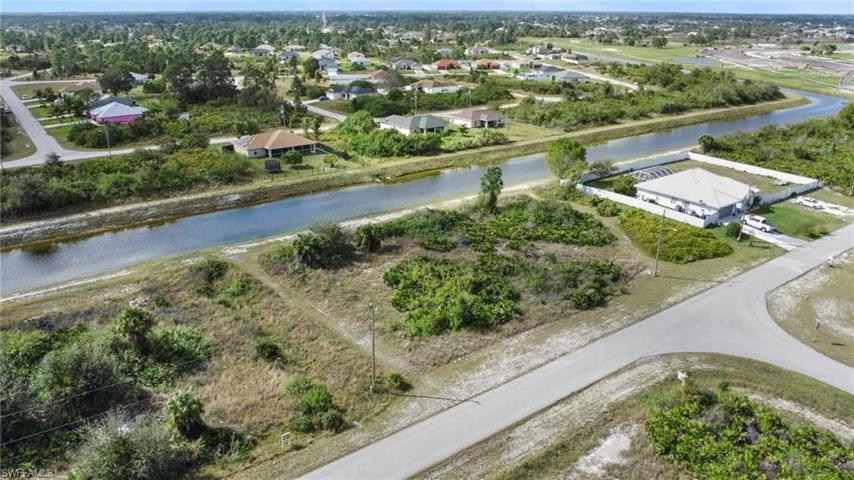 328-330 Pauline AVE, LEHIGH ACRES FL 33974