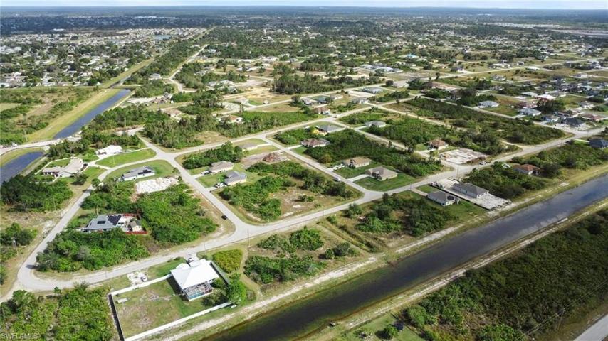 328-330 Pauline AVE, LEHIGH ACRES FL 33974