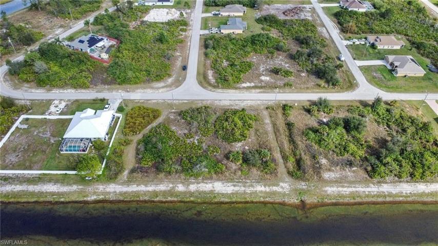 328-330 Pauline AVE, LEHIGH ACRES FL 33974