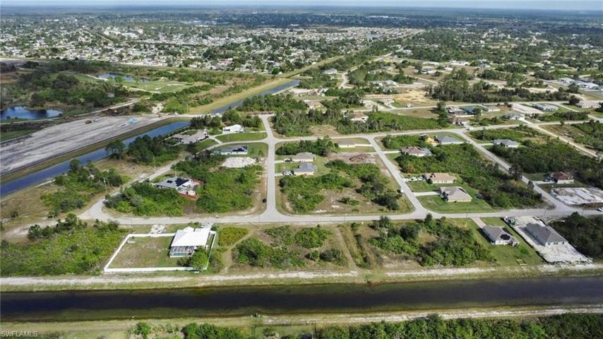 328-330 Pauline AVE, LEHIGH ACRES FL 33974
