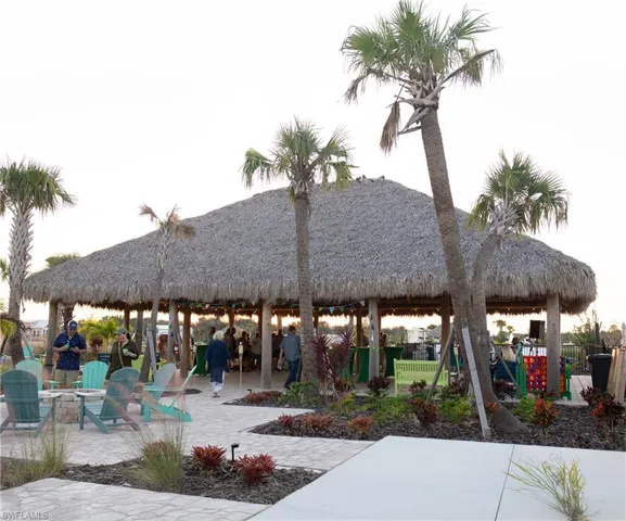 Palm Breeze RV Resort TIKI