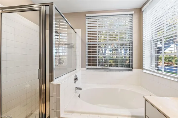 24827 Lakemont Cove Ln 101, Bonita Springs, Florida 34134