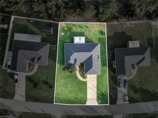 View from above of property featuring property parcel outlined