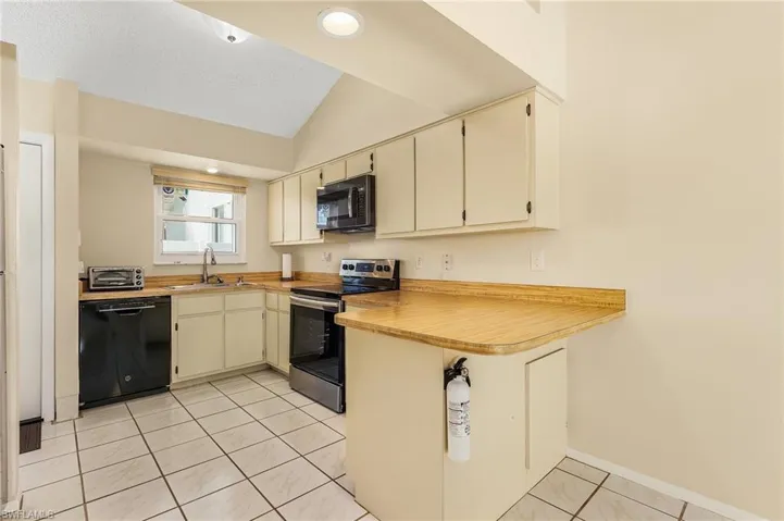 707 SW 3rd  CT, Cape Coral, FL 33991