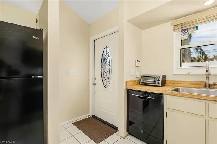 707 SW 3rd  CT, Cape Coral, FL 33991