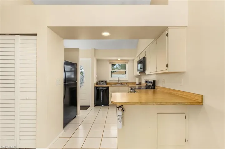 707 SW 3rd  CT, Cape Coral, FL 33991