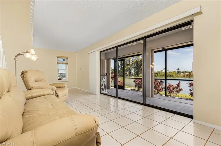 707 SW 3rd  CT, Cape Coral, FL 33991