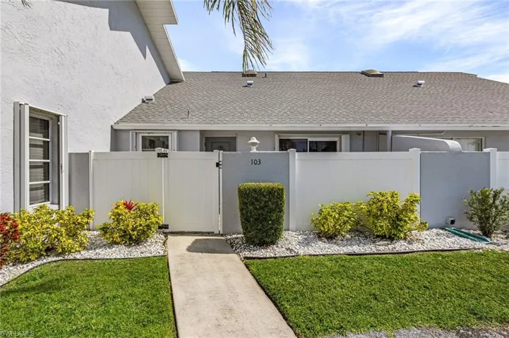 707 SW 3rd  CT, Cape Coral, FL 33991