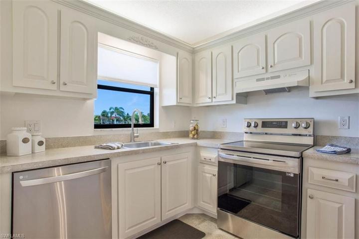 Light and bright kitchen