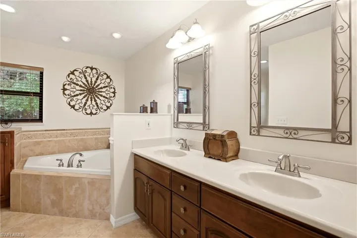 5231 Hickory Wood Dr, Naples, Florida 34119