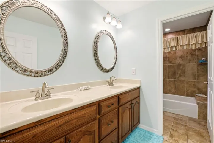 5231 Hickory Wood Dr, Naples, Florida 34119