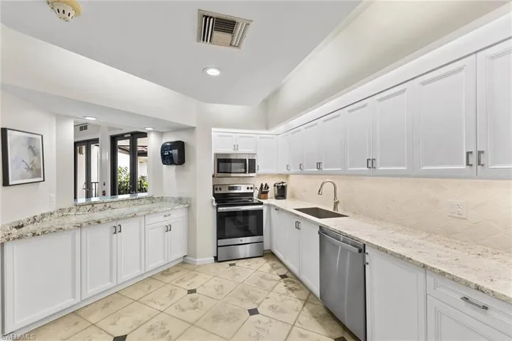 105  La Peninsula  BLVD, Naples, FL 34113