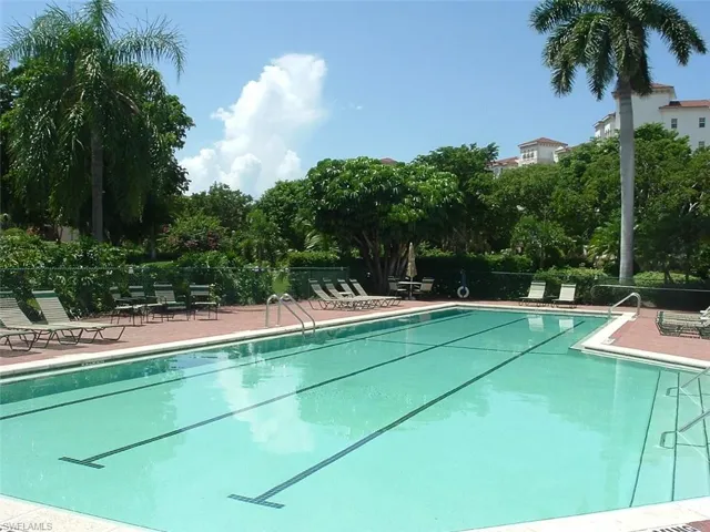 105  La Peninsula  BLVD, Naples, FL 34113