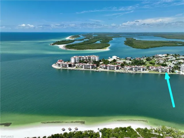105  La Peninsula  BLVD, Naples, FL 34113