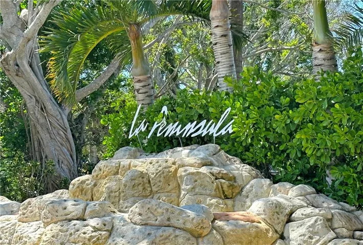 105  La Peninsula  BLVD, Naples, FL 34113