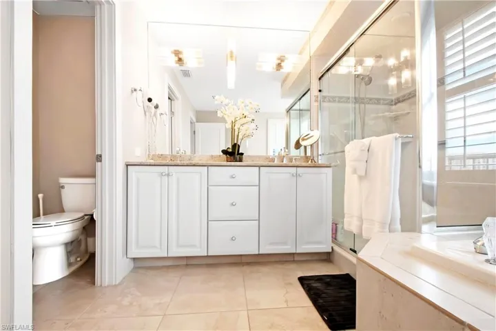 105  La Peninsula  BLVD, Naples, FL 34113