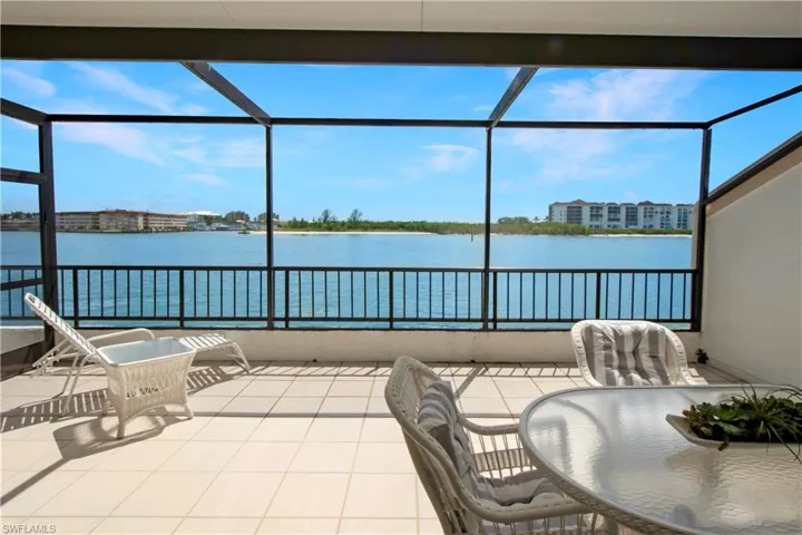 105  La Peninsula  BLVD, Naples, FL 34113