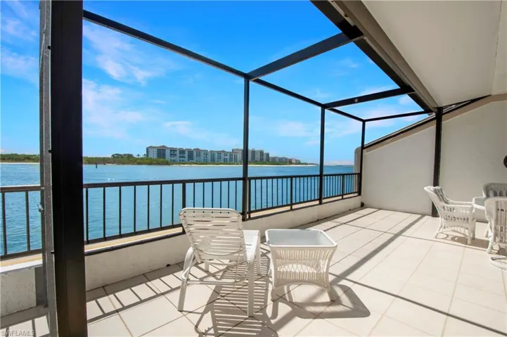 105  La Peninsula  BLVD, Naples, FL 34113