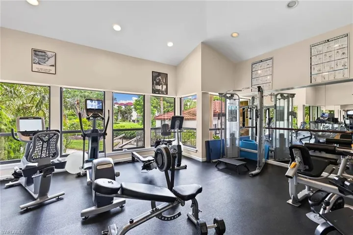 105  La Peninsula  BLVD, Naples, FL 34113