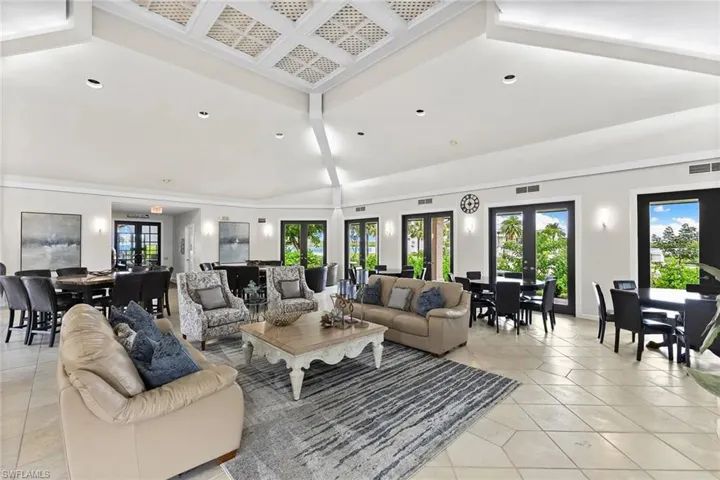 105  La Peninsula  BLVD, Naples, FL 34113