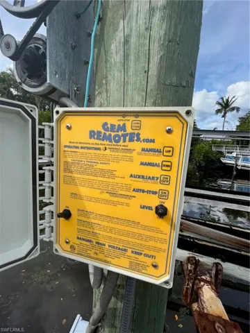 Boat Lift controls