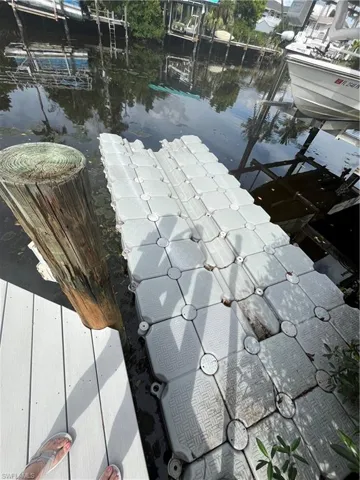 Drive on boat dock