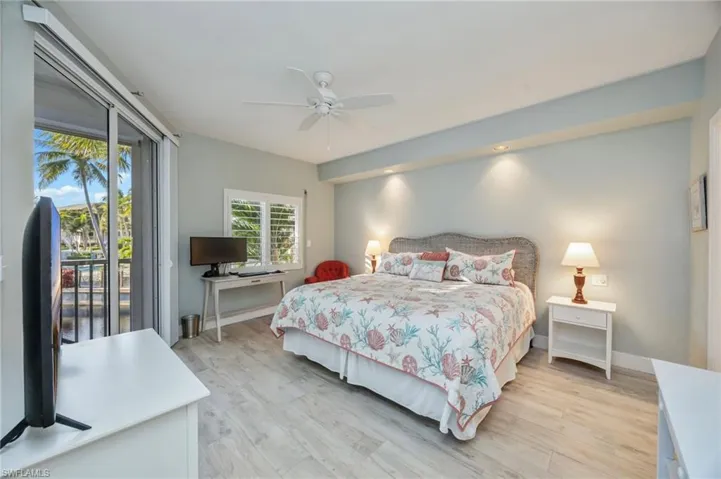 7686  Pebble Creek  CIR, Naples, FL 34108