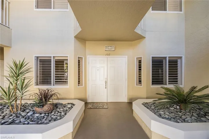 7686  Pebble Creek  CIR, Naples, FL 34108