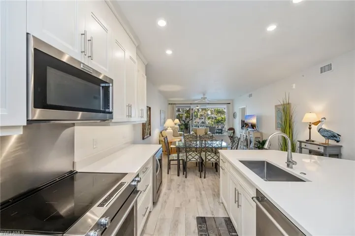 7686  Pebble Creek  CIR, Naples, FL 34108