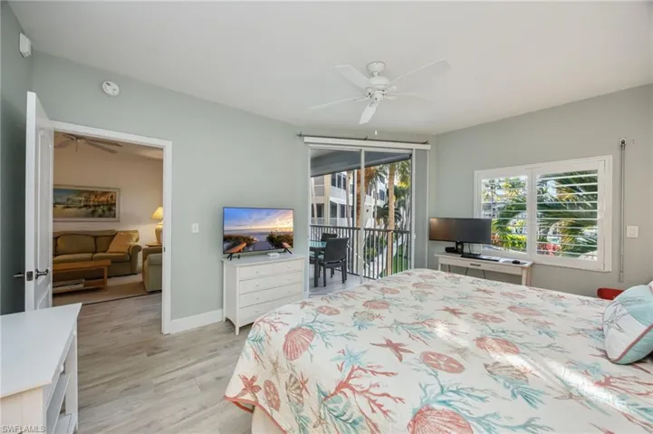 7686  Pebble Creek  CIR, Naples, FL 34108