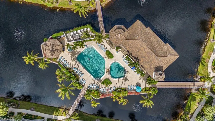 7686  Pebble Creek  CIR, Naples, FL 34108