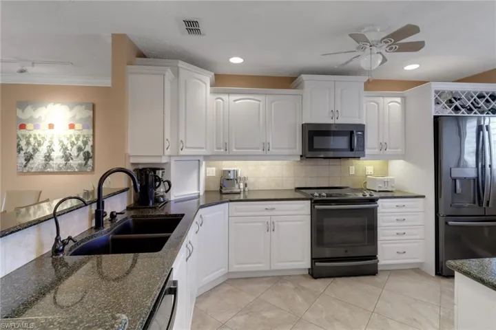 5111  Santa Rosa  CT, Cape Coral, FL 33904
