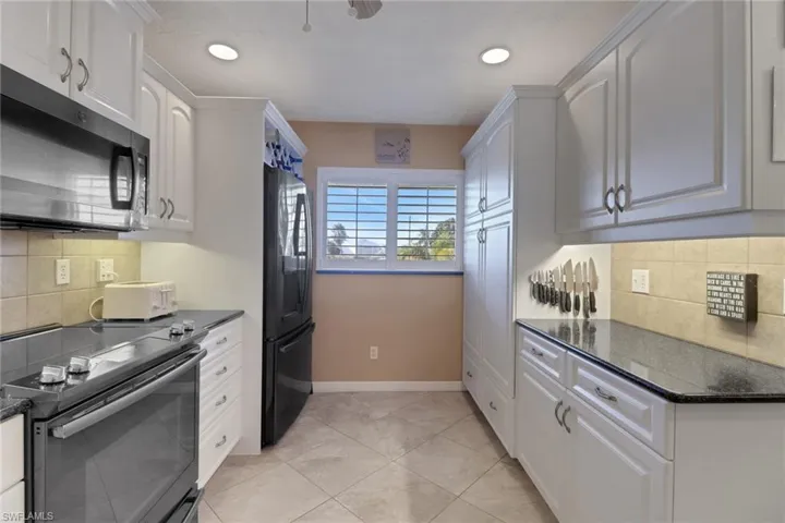 5111  Santa Rosa  CT, Cape Coral, FL 33904