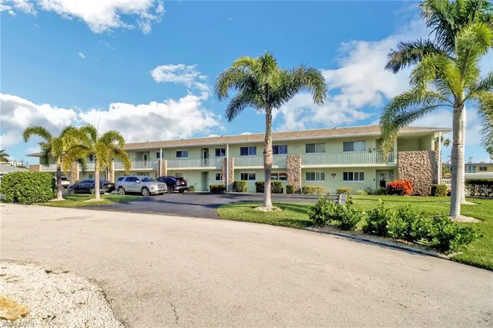 5111  Santa Rosa  CT, Cape Coral, FL 33904