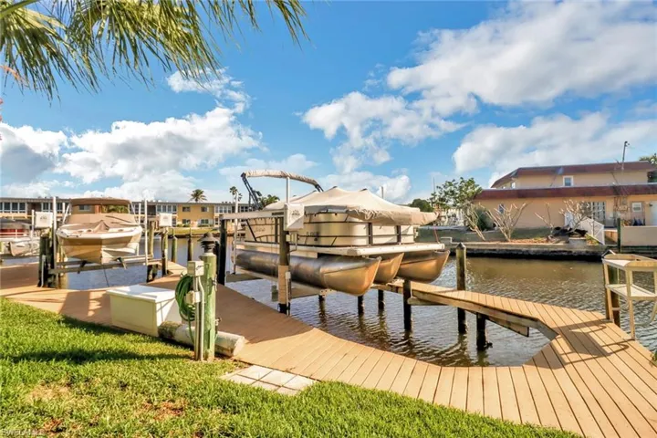 5111  Santa Rosa  CT, Cape Coral, FL 33904