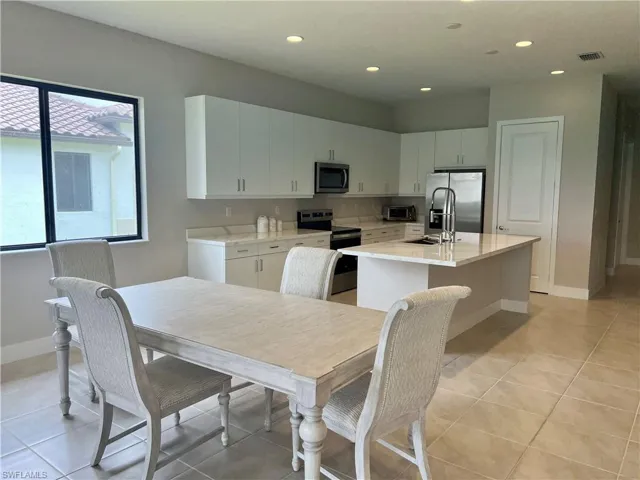 Dining & Kitchen