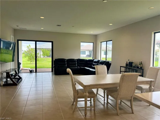 Dining & Kitchen