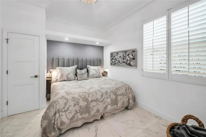 4 Guest bedroom