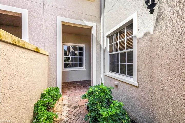 9142 Cherry Oaks Ln 102, Naples, Florida 34114