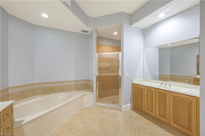 9142 Cherry Oaks Ln 102, Naples, Florida 34114