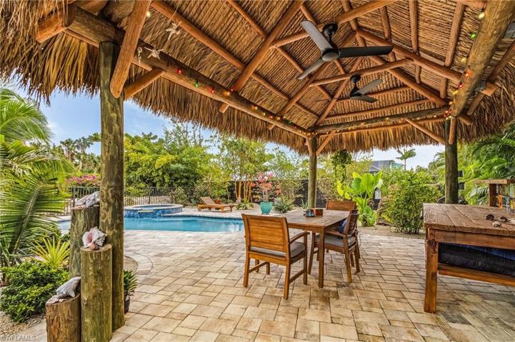 Tiki hut