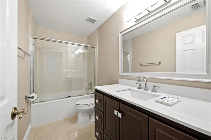 9856 Luna Cir 204, Naples, Florida 34109