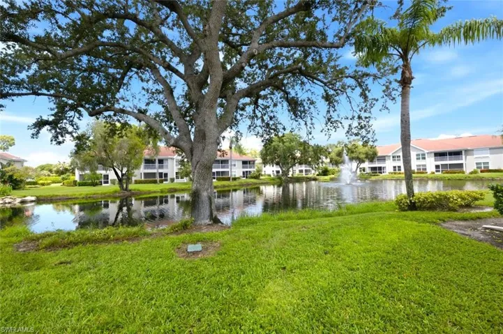 9856 Luna Cir 204, Naples, Florida 34109