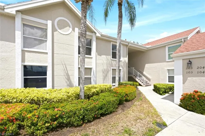 9856 Luna Cir 204, Naples, Florida 34109