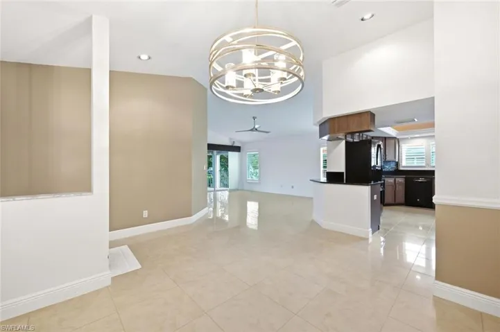 9856 Luna Cir 204, Naples, Florida 34109